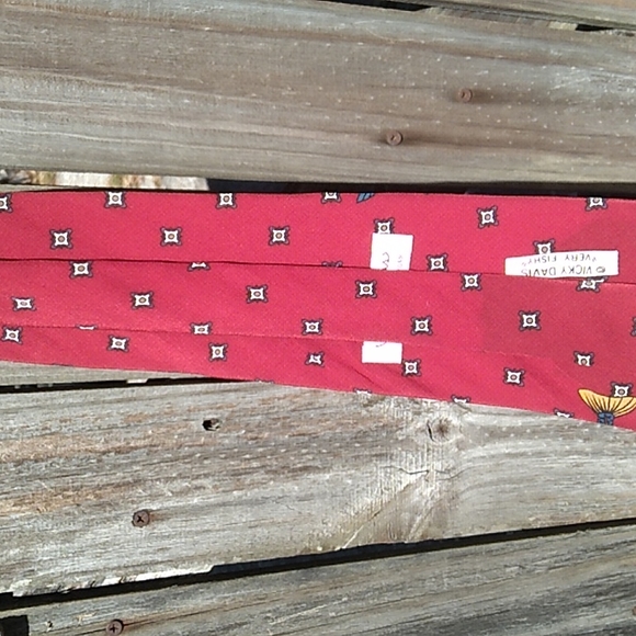 Vicky Davis Fish Tie - Picture 8 of 11